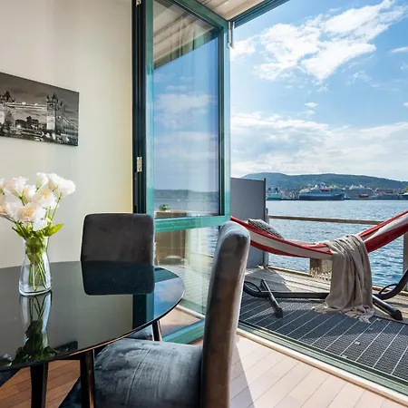 New! Sea Front Apt. With Terrace Above The Sea! Bergen Exterior photo