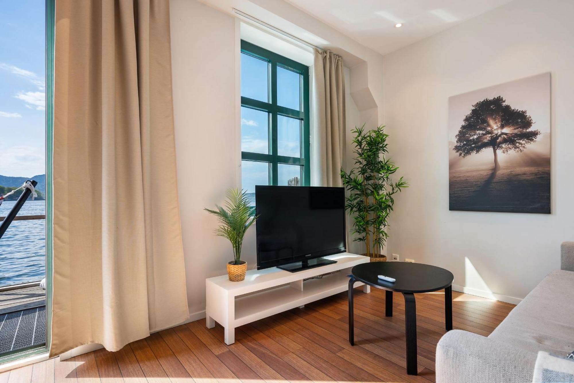 New! Sea Front Apt. With Terrace Above The Sea! Lejlighed Bergen