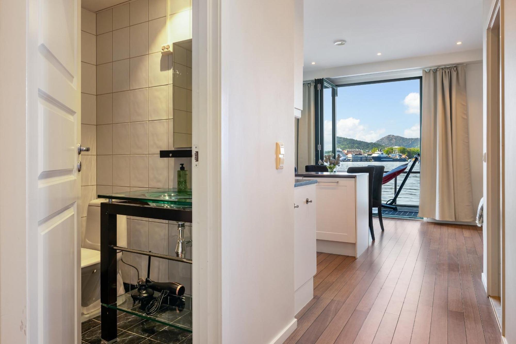 Lejlighed New! Sea Front Apt. With Terrace Above The Sea! Bergen